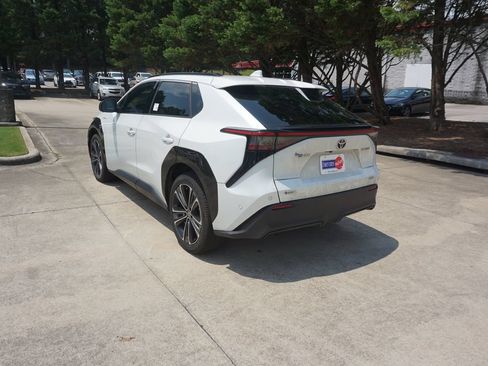 Used 2024 Toyota bZ4X AWD w/ Weather Package image 23