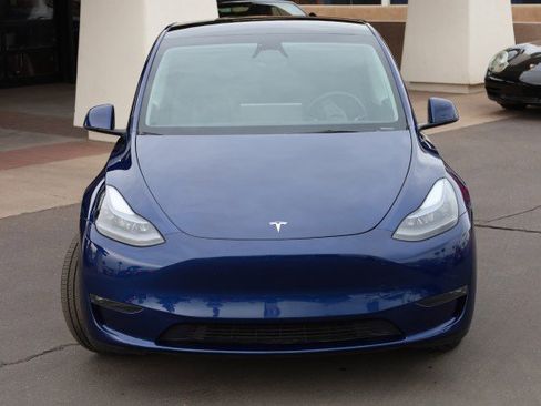 Used 2024 Tesla Model Y Performance image 8