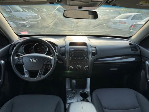 Used 2011 Kia Sorento LX image 17