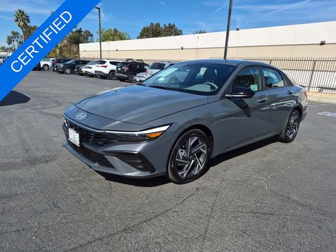 Used 2025 Hyundai Elantra SEL image 3