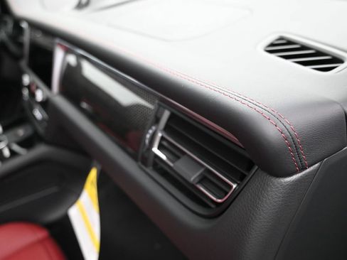 New 2026 Porsche Macan AWD/4WD image 21