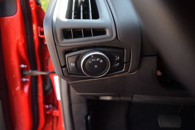 Used 2016 Ford Focus SE FWD image 7