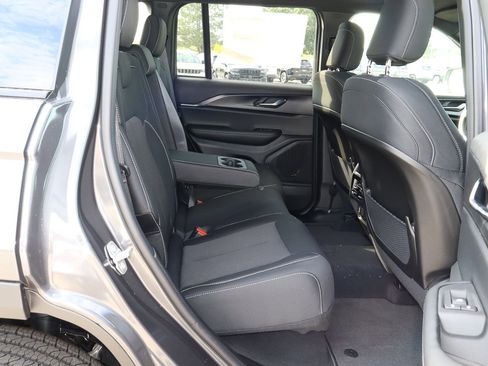 New 2025 Jeep Grand Cherokee Laredo w/ Luxury Tech Group I image 24