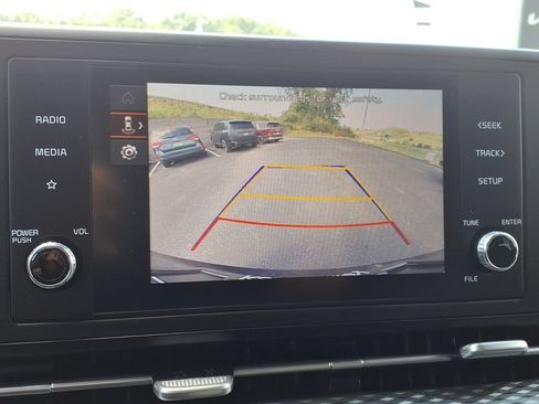 Used 2023 Kia Carnival LX FWD image 17