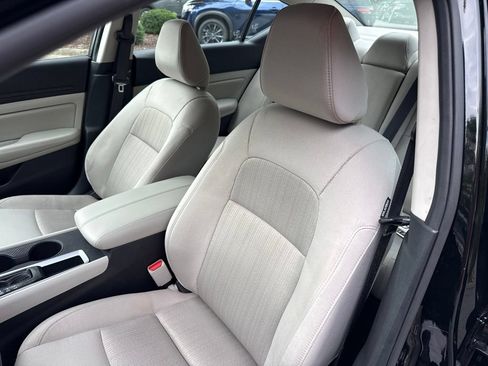 Used 2025 Nissan Altima 2.5 SV FWD image 18
