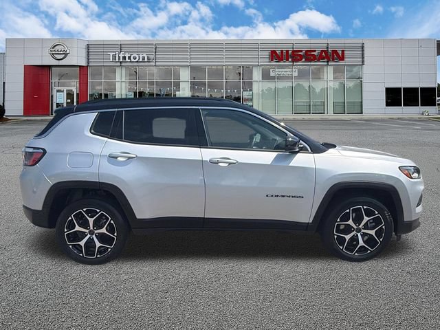 Used 2025 Jeep Compass Limited AWD/4WD image 8