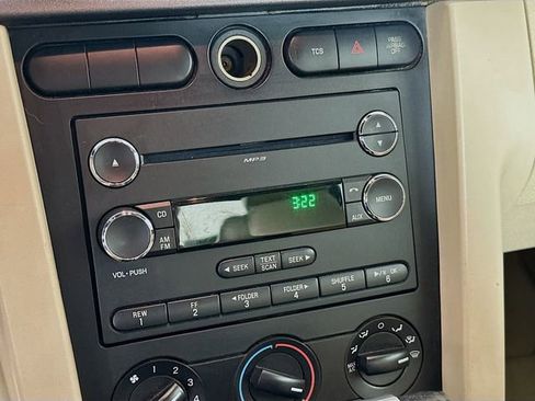 Used 2009 Ford Mustang Convertible image 14