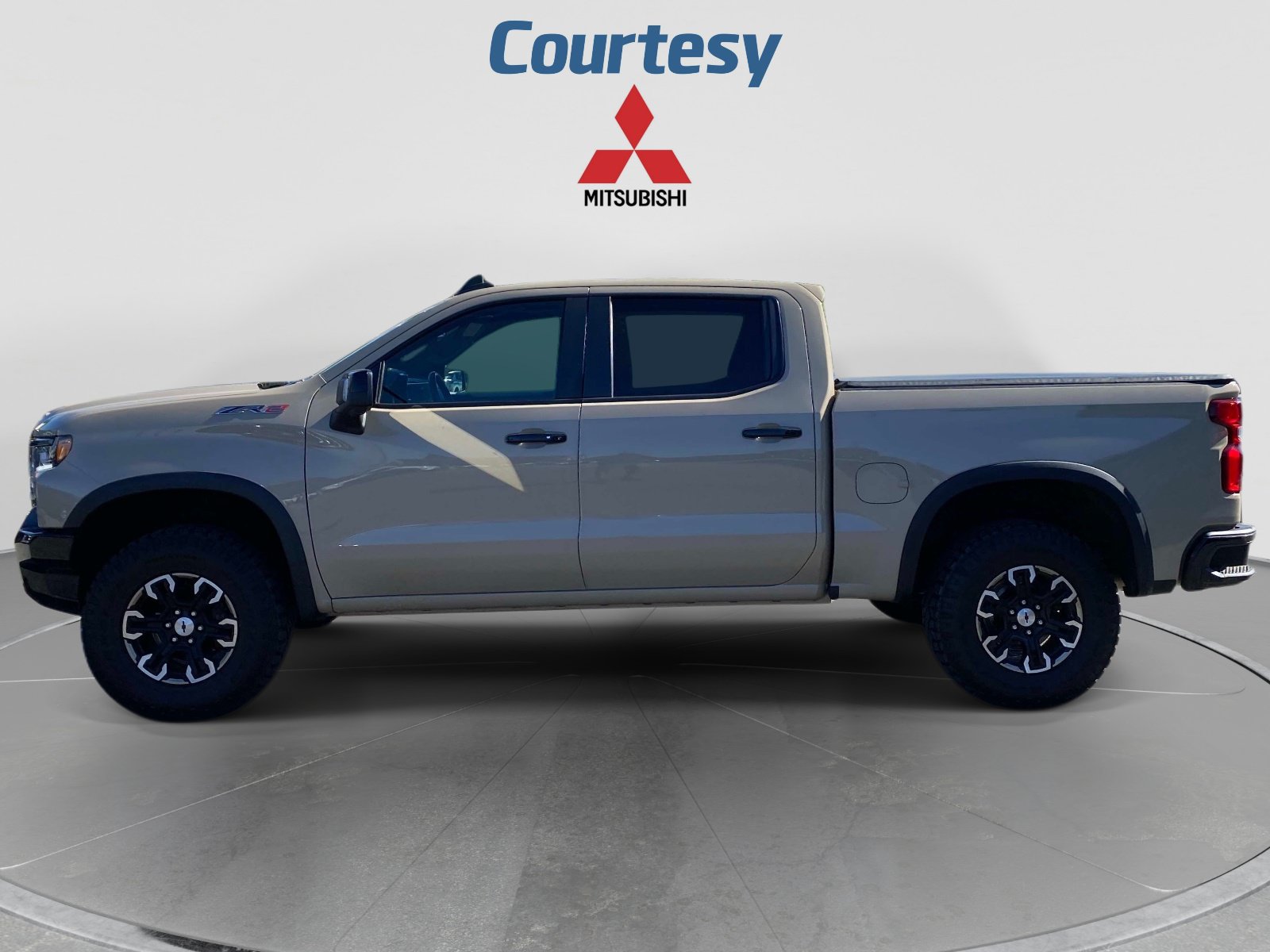 Used 2023 Chevrolet Silverado 1500 ZR2 AWD/4WD image 2