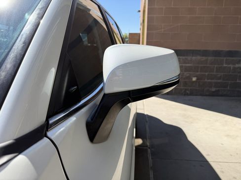 Used 2023 Toyota Highlander L image 12