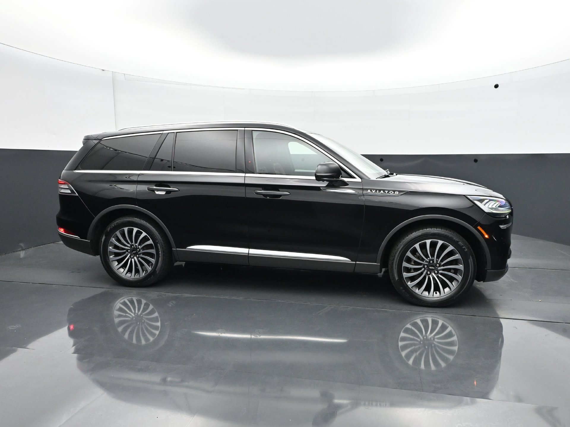 Used 2020 Lincoln Aviator Reserve w/ Class IV Trailer Tow Package AWD/4WD image 8