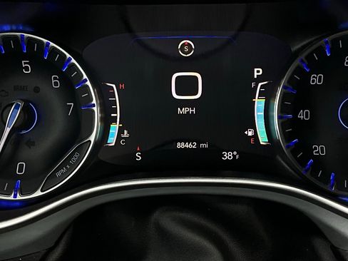 Used 2020 Chrysler Pacifica Touring-L Plus w/ S Appearance Package image 43