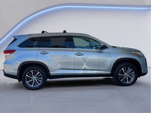 Used 2019 Toyota Highlander XLE AWD/4WD image 7