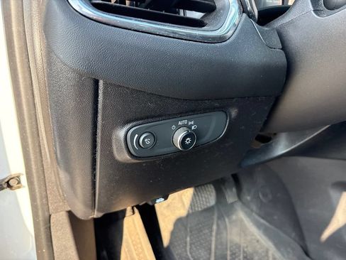 Used 2019 Chevrolet Equinox LS w/ LS Convenience Package AWD/4WD image 17