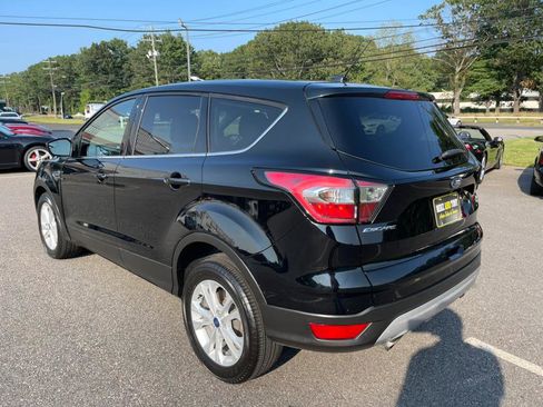 Used 2017 Ford Escape SE image 6
