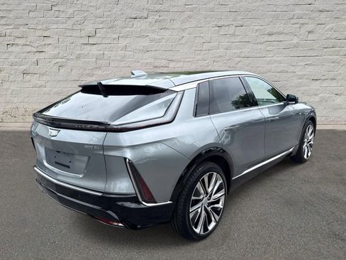 Used 2025 Cadillac Lyriq Luxury w/ LPO, Floor Liner Package AWD/4WD image 5