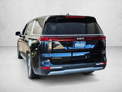 Used 2024 Kia Carnival LX image 7
