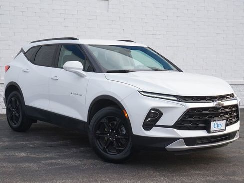 Used 2024 Chevrolet Blazer LT w/ Convenience Package FWD image 3