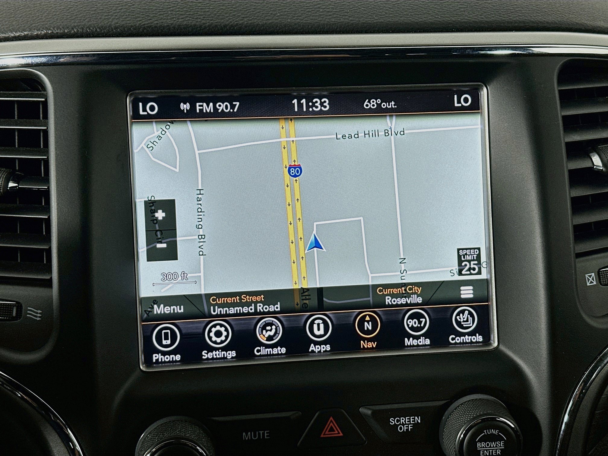 Used 2018 Jeep Grand Cherokee Laredo RWD image 21