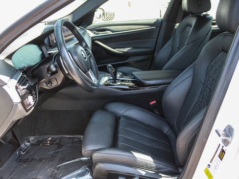 Used 2023 BMW 530i w/ Convenience Package RWD image 16