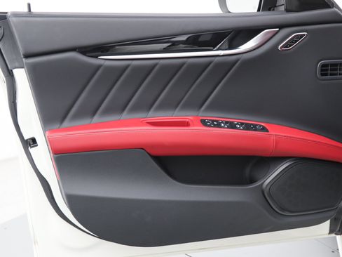 Certified 2023 Maserati Ghibli Modena RWD image 13