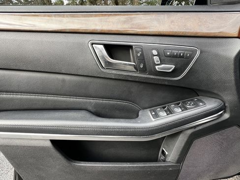 Used 2014 Mercedes-Benz E 350 4MATIC Wagon image 13