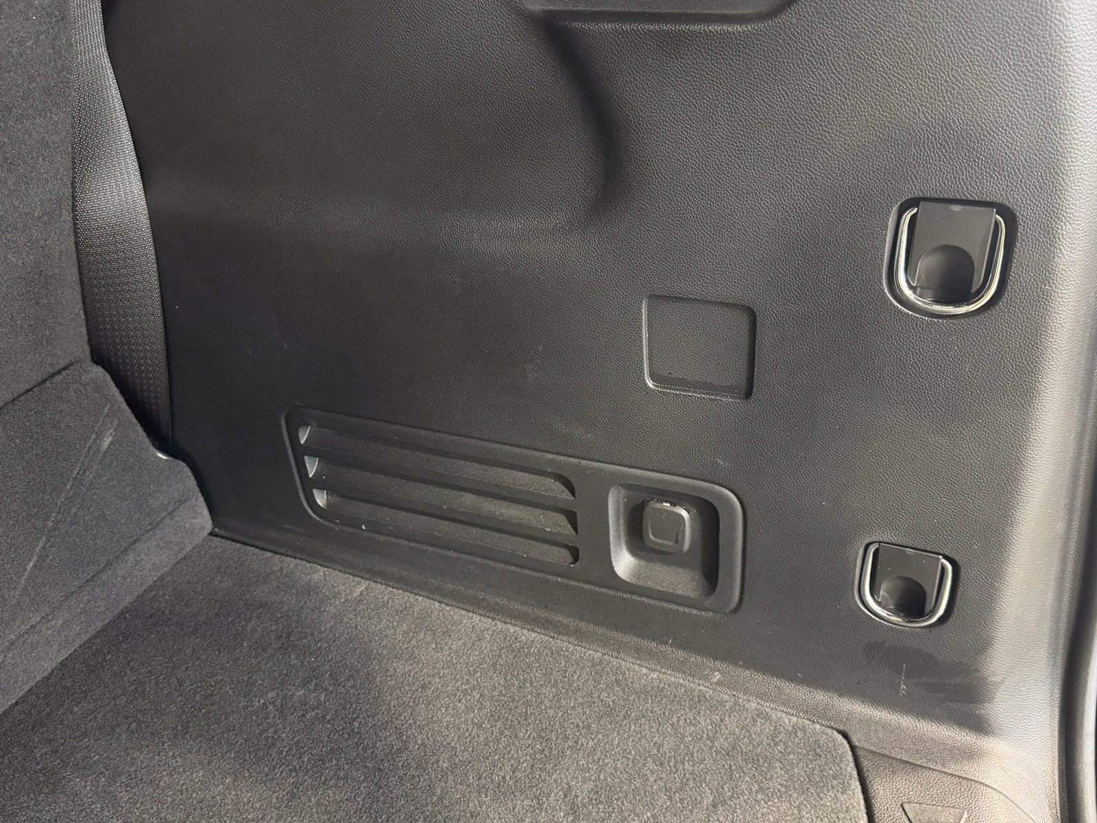Used 2023 Chevrolet Traverse LT FWD image 44