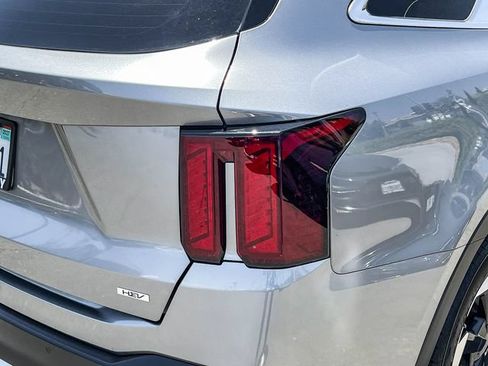 Certified 2025 Kia Sorento EX FWD image 8