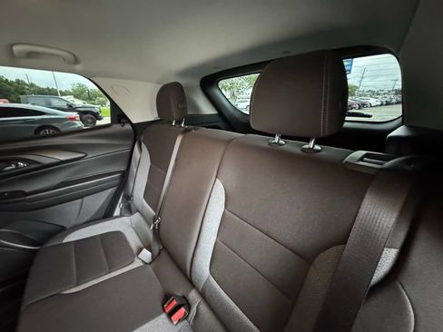 Used 2024 Chevrolet TrailBlazer LT w/ LT Cold Weather Package FWD image 20