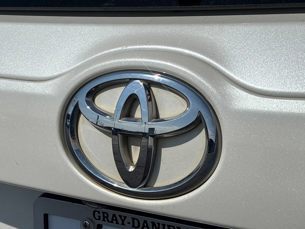 Used 2017 Toyota Highlander Plus FWD image 34