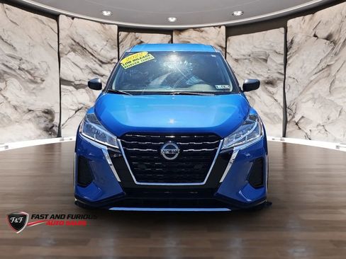 Used 2022 Nissan Kicks S FWD image 2