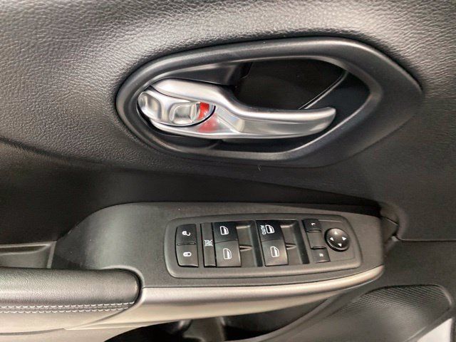 Used 2019 Jeep Cherokee Latitude FWD image 26