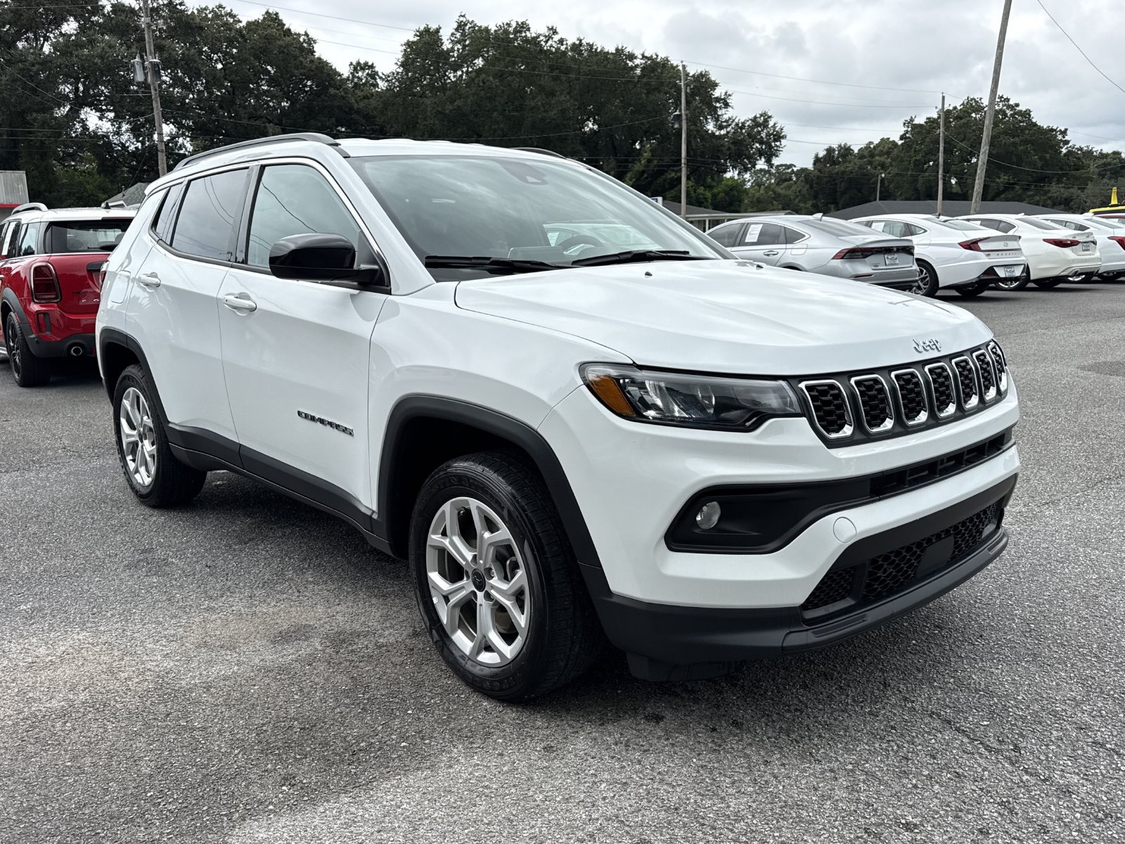 Used 2025 Jeep Compass Latitude AWD/4WD image 7