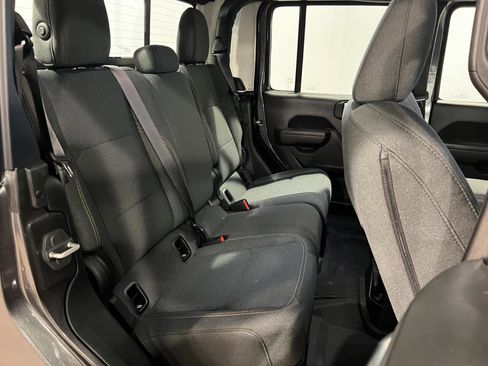 Used 2025 Jeep Gladiator Sport image 29