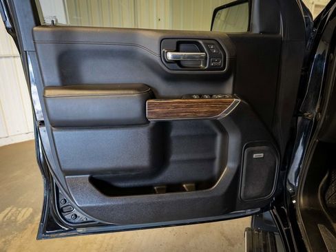 Used 2019 Chevrolet Silverado 1500 High Country image 19