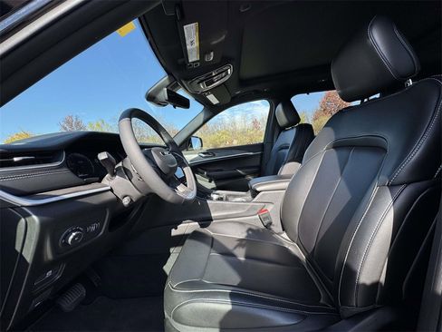 Used 2025 Jeep Grand Cherokee L Limited w/ Luxury Tech Group II image 14