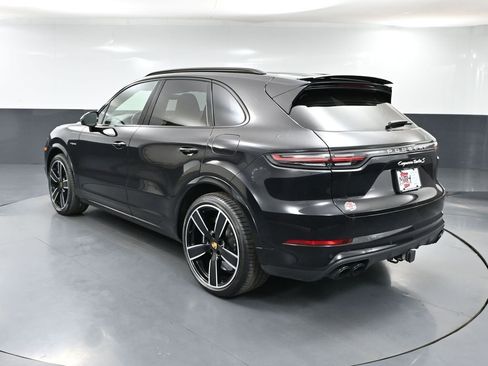 Used 2022 Porsche Cayenne Turbo S w/ Assistance Package image 10