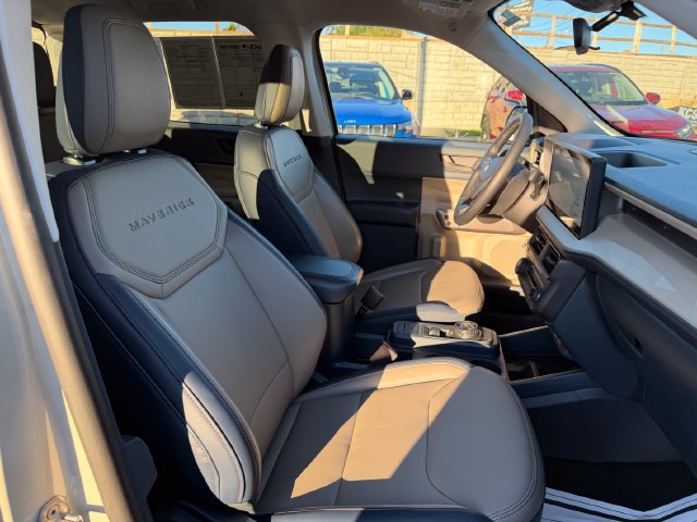 Used 2025 Ford Maverick Lariat AWD/4WD image 31