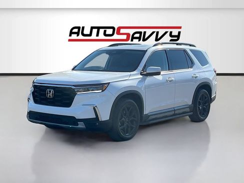 Used 2025 Honda Pilot Touring image 3