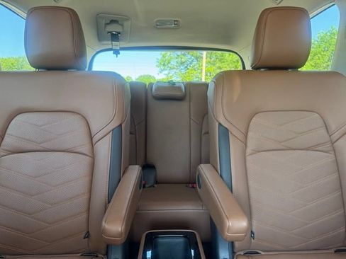 Used 2025 Nissan Pathfinder Platinum AWD/4WD image 23