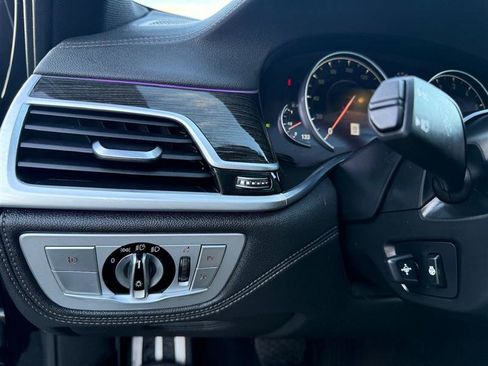 Used 2018 BMW 750i xDrive image 40