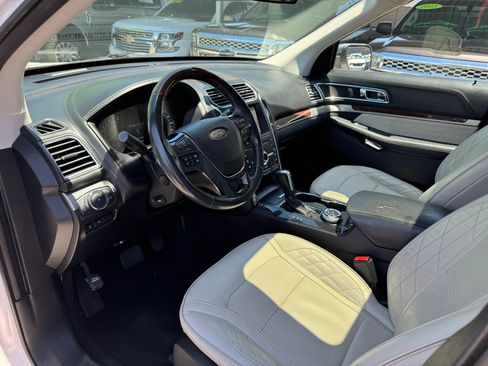 Used 2019 Ford Explorer Platinum AWD/4WD image 11