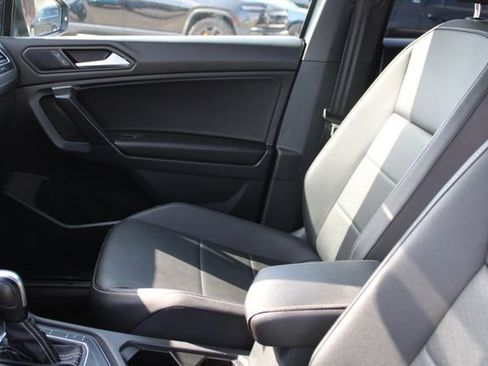 Used 2021 Volkswagen Tiguan SE R-Line FWD image 31