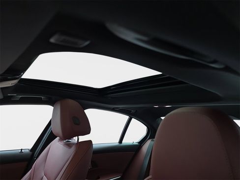 Used 2025 BMW 330i xDrive Sedan w/ M Sport Package image 31