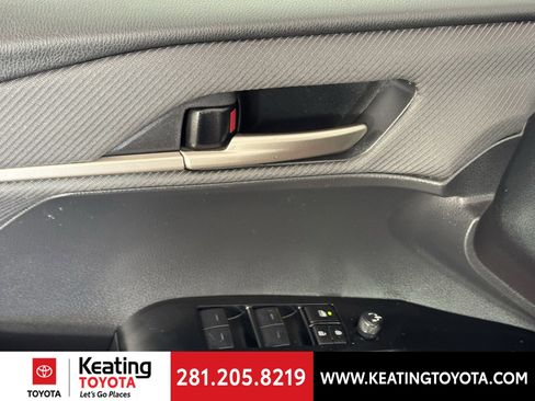 Used 2025 Toyota Camry SE image 11