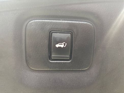 Used 2019 Nissan Pathfinder Platinum image 14