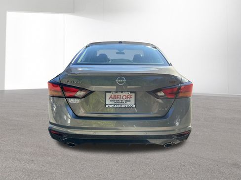 Used 2024 Nissan Altima 2.5 SR w/ SR Premium Package AWD/4WD image 4