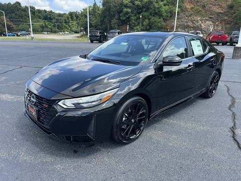 New 2025 Nissan Sentra SR w/ Midnight Edition image 3