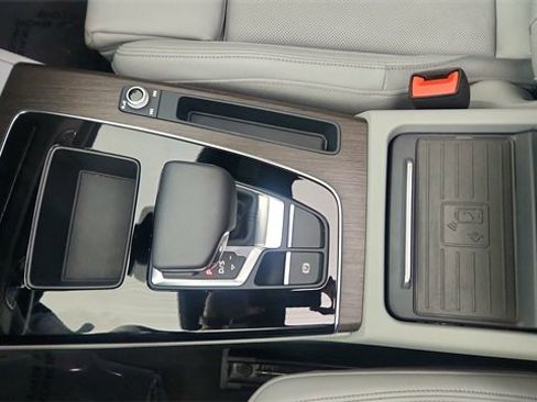 Used 2024 Audi Q5 e Prestige w/ Prestige Package image 55