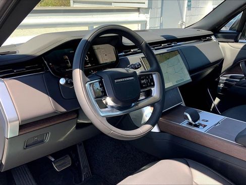 New 2025 Land Rover Range Rover SE image 5