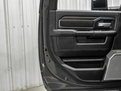 Used 2025 RAM 2500 Laramie AWD/4WD image 37